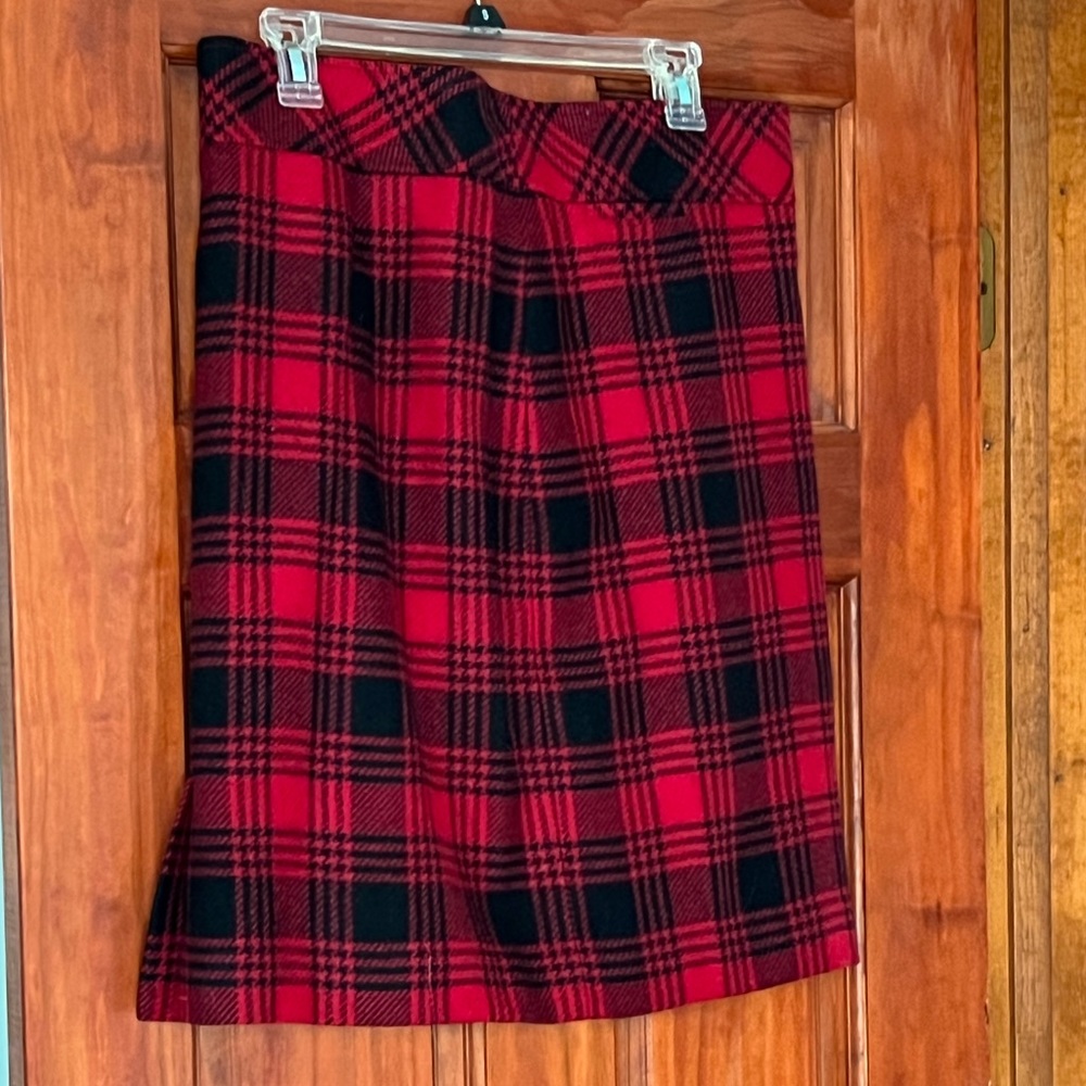 L. L. BEAN RED AND BLACK PLAID SKIRT SZ 12